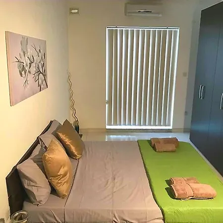 Let Me Host -sliema Waterfront Apartment Sliema
