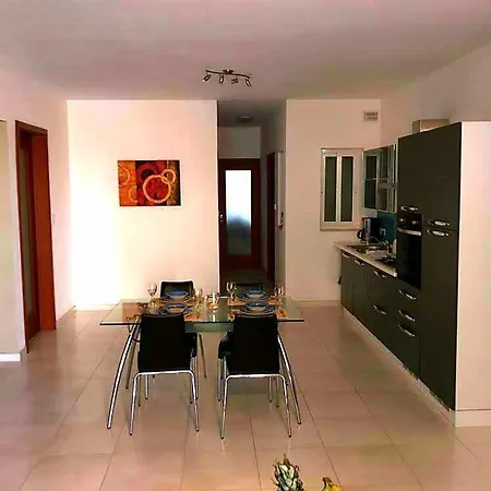 Daire Let Me Host -sliema Waterfront *