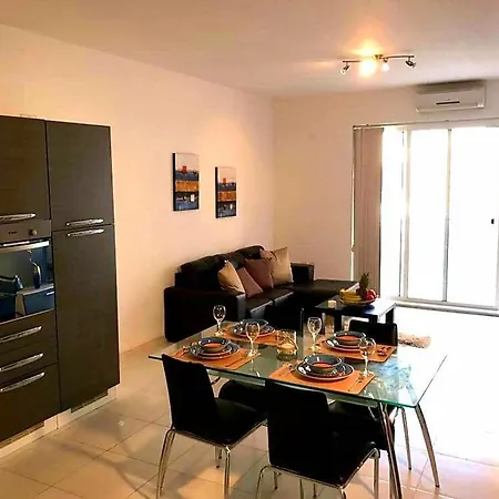 Let Me Host -sliema Waterfront *