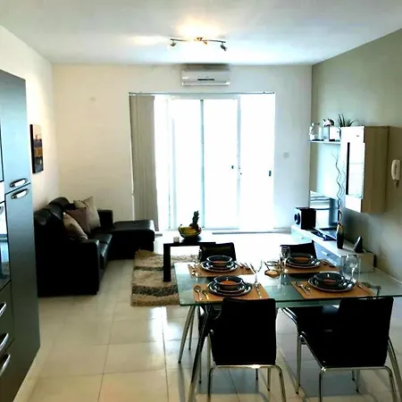 Let Me Host -sliema Waterfront סליאמה